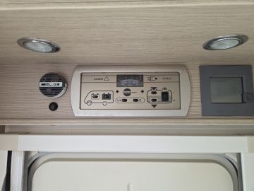 Bürstner BUT660 Luifel | Keuken | Omvormer | Toilet En Douche | Ruim Bed